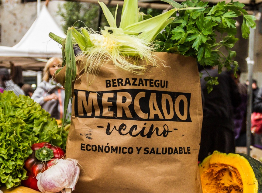 Mercado Vecino sigue recorriendo los barrios de Berazategui en octubre