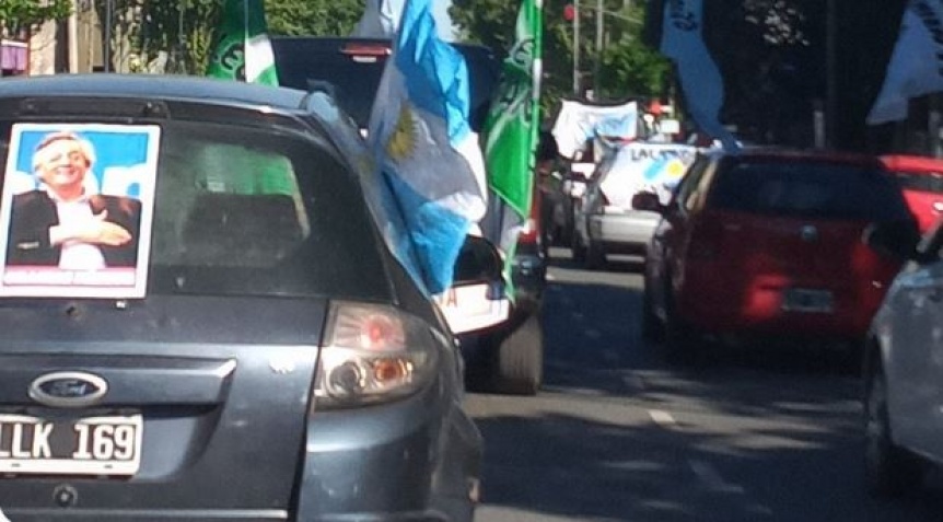 Caravana en homenaje al ex presidente Kirchner a 10 aos de su muerte