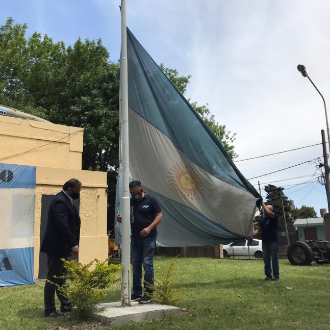 Homenaje al bicentenario del 1 izamiento de la bandera Argentina en Malvinas