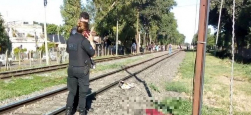 Femicidio: El esposo la arroj a las vas y fue arrollada por el tren